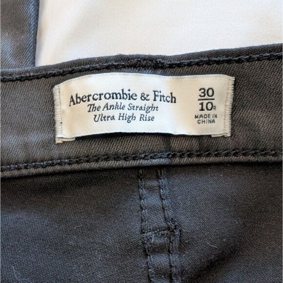 Abercrombie & Fitch Black Coated Ankle Straight Ultra High Rise Jeans Size 30 - Picture 2 of 10